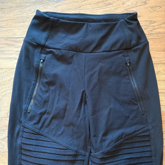 Athleta Women's Headlands Hybrid Moto Tight Leggings Zip Ankle Pockets Black 0 - Picture 3 of 11